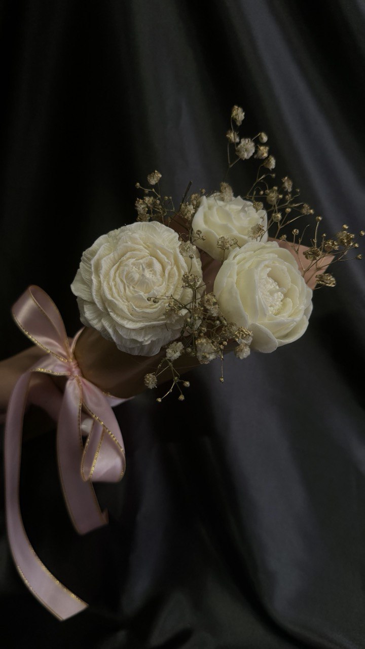 Pinky Bouquet Candle